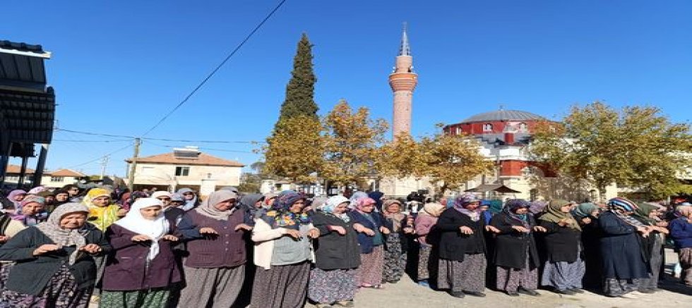 Yağmura Hasret Kalan Kula Sandal Mahallesi Halkı Yağmur Duası Yaptı.